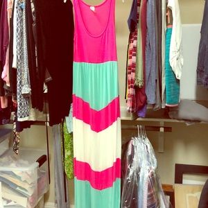 Sleeveless maxi dress size small